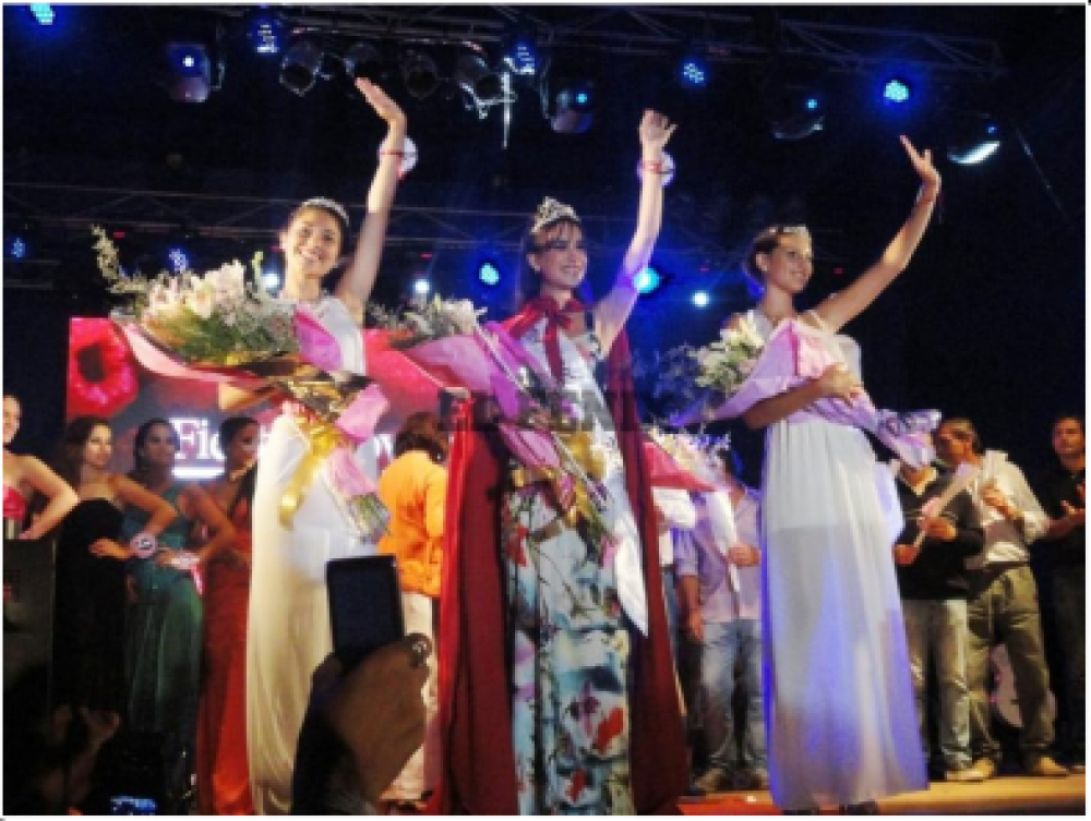 MILAGROS SOSA FUE CORONADA COMO NUEVA SOBERANA DE LA FIESTA PROVINCIAL DE LA FRAMBUESA