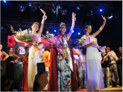 MILAGROS SOSA FUE CORONADA COMO NUEVA SOBERANA DE LA FIESTA PROVINCIAL DE LA FRAMBUESA