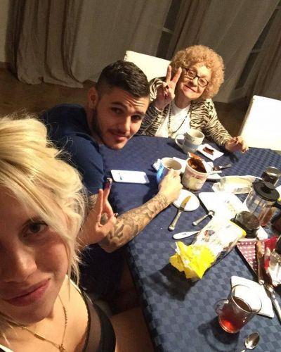 Las chuzas de Wanda reci�n levantada: impresionable selfie en el desayuno