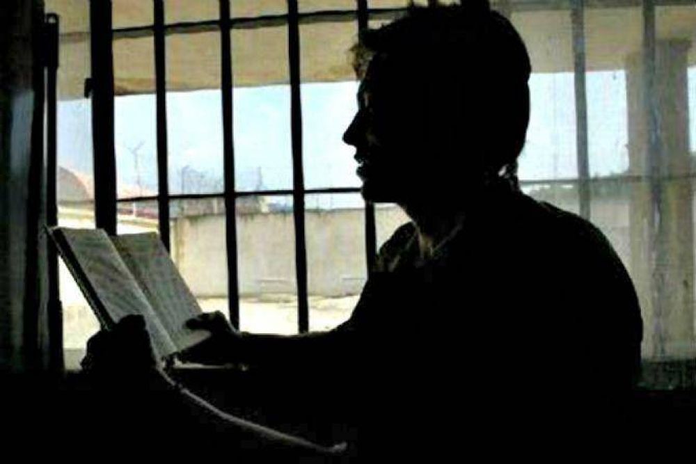 Crean una comisi�n para que los presos puedan estudiar