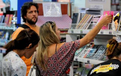 Compras escolares se mudan a Chile