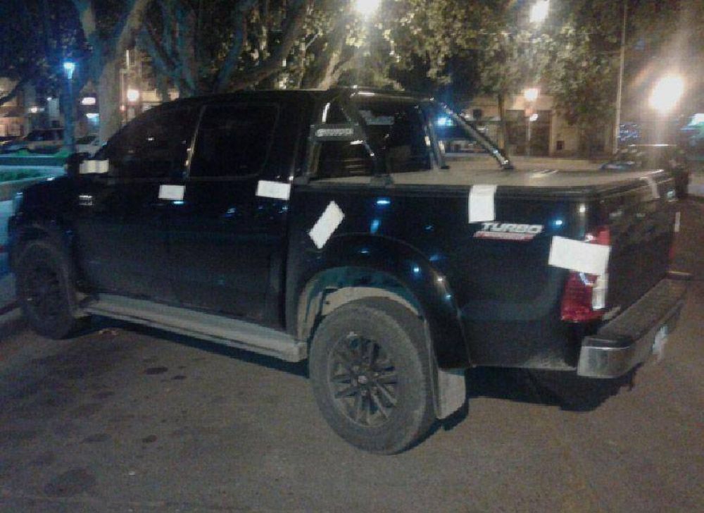 Atrapados en Las Heras con dinero, cheques y un arma