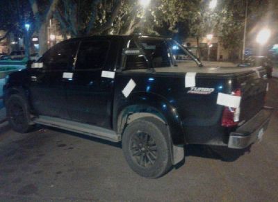 Atrapados en Las Heras con dinero, cheques y un arma