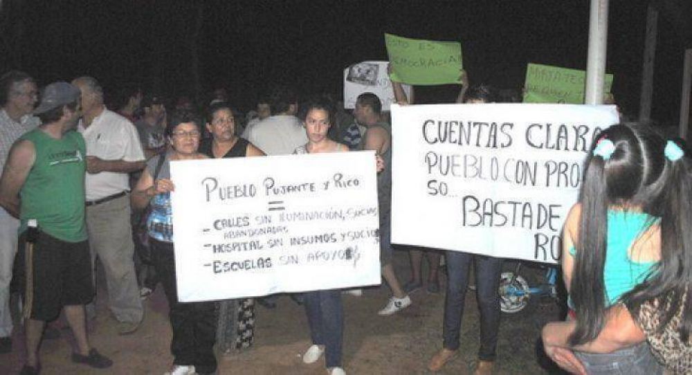 Cacerolazo para exigir el desalojo de Otazo