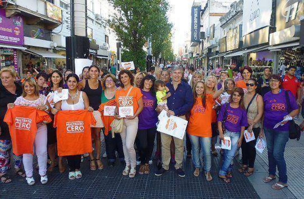 Phatouros llev� campa�a contra la violencia de g�nero a San Mart�n