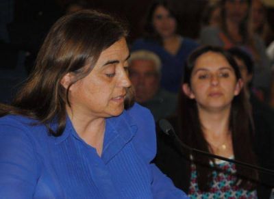 Claudia Rodr�guez con los patines de punta contra dirigente de Sanidad