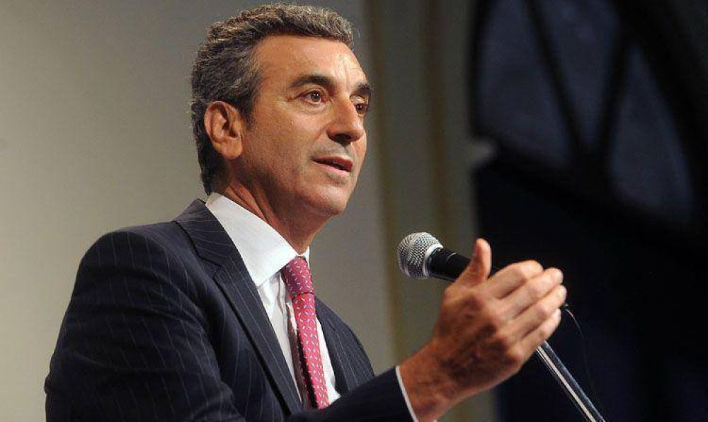 Randazzo llam� delincuentes a los buitres y dijo que el informe es pol�tico