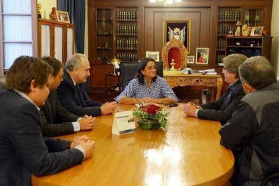 Luc�a se reuni� con autoridades de Trasnoa S.A.