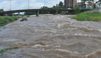 El Suqu�a desbord� la Costanera