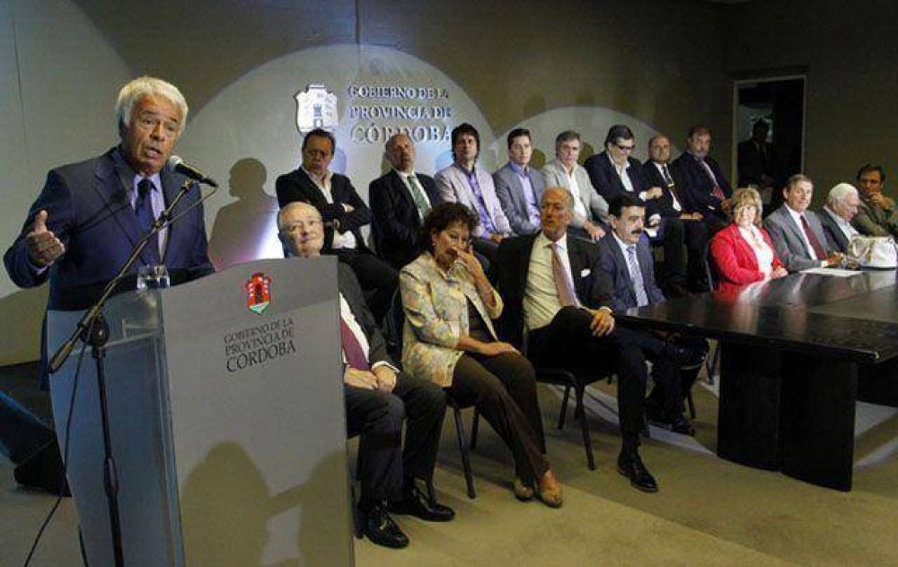 Atentado a AMIA: De la Sota, a favor de juicio en ausencia
