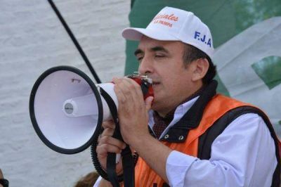 Rompepuertas atacaron la casa de gremialista