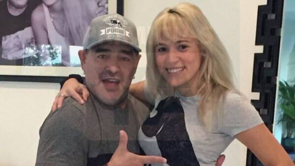 Diego Maradona se retoc� la cara