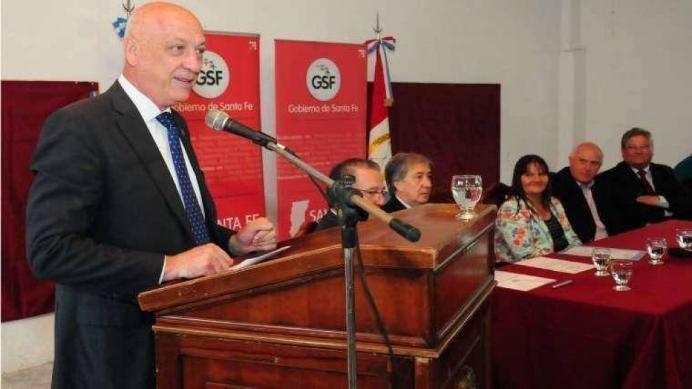 Se despist� el avi�n que trasladaba al gobernador Bonfatti: no hubo heridos