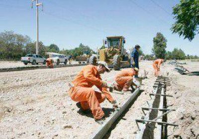 Crece el apuro para asfaltar 46 cuadras en Centenario 