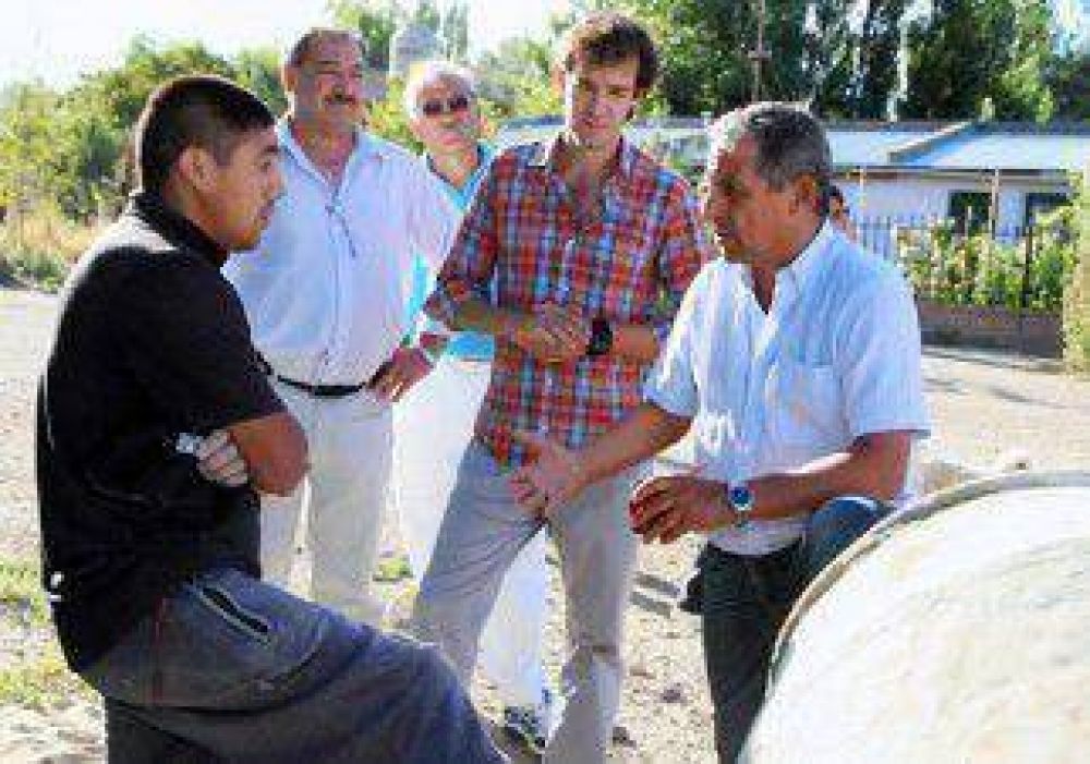 Quiroga hace campa�a con Macri hasta por tel�fono 