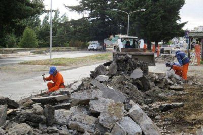 Trabajos de bacheo en la Costanera