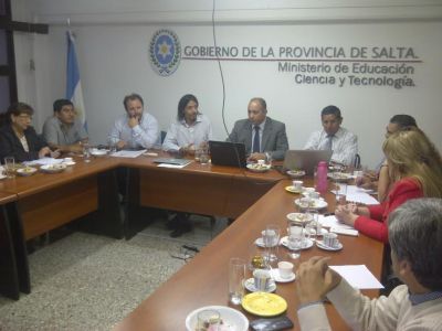 El gobierno ofreci� un 20% de aumento en cuatro cuotas a docentes