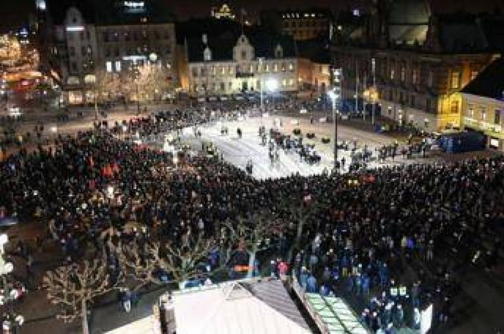 Miles de suecos marcharon contra la islamofobia