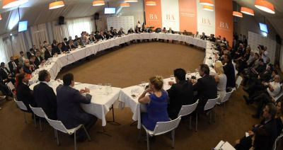 Scioli les pidi� a todos sus ministros que invadan los medios para publicitar su campa�a