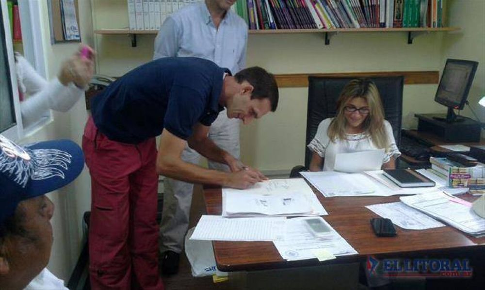 Tras hist�rico acuerdo, entregan t�tulos de tierras a los pobladores de Pellegrini