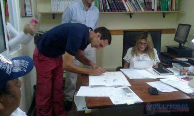 Tras hist�rico acuerdo, entregan t�tulos de tierras a los pobladores de Pellegrini