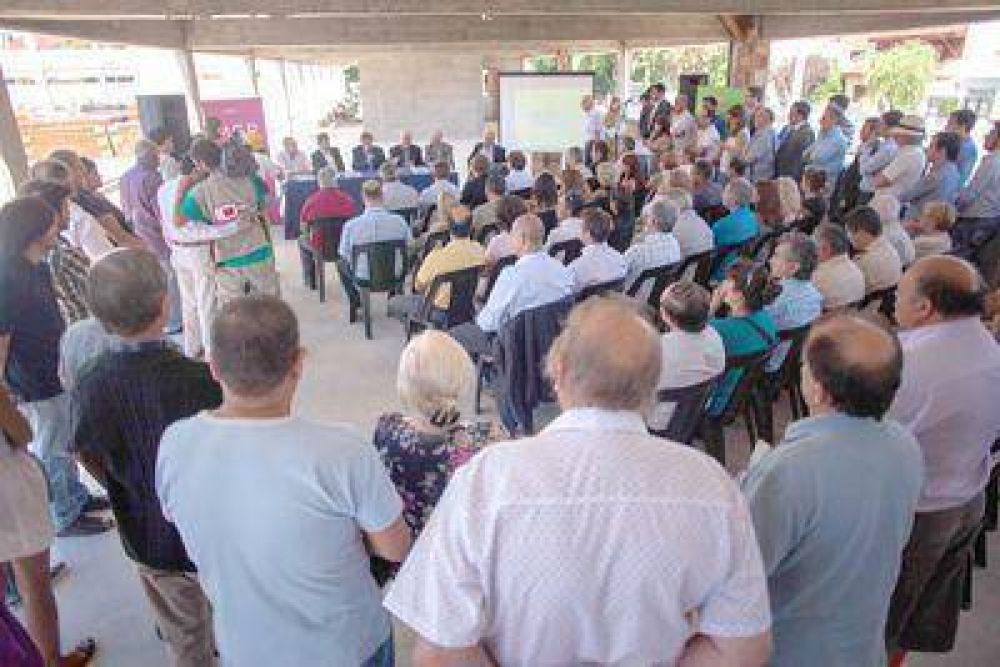 Pulti present� el libro del Plan Estrat�gico