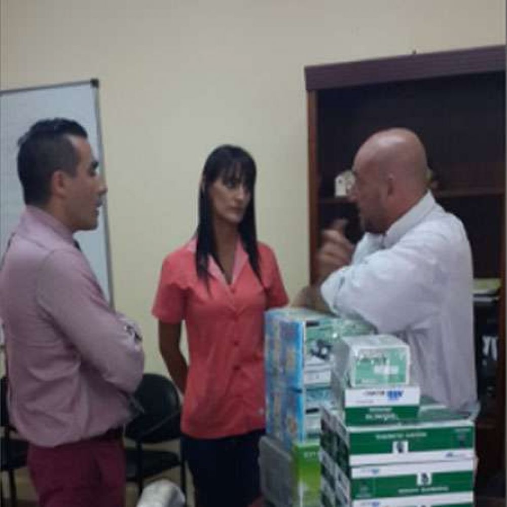 El ministro Perera entreg� equipos m�dicos para centros de salud