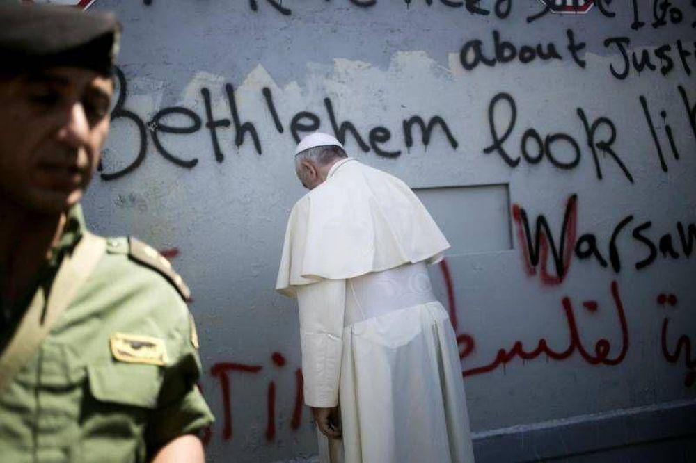 Los alcaldes palestinos visitan al Papa: aydanos a detener el Muro