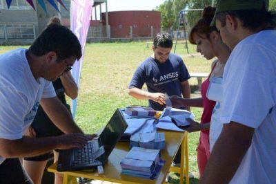 M�s 500 familias del barrio Centenario fueron visitadas por personal de ANSES