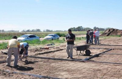 Comenz� la construcci�n de las 70 viviendas en la Ampliaci�n