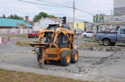 Comenzaron trabajos de reparaci�n de calzada sobre calle Rawson