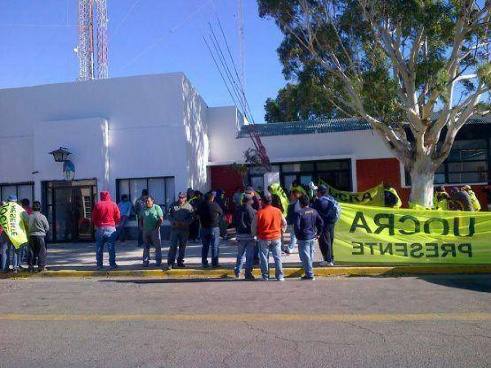 La UOCRA se manifiesta en las puertas de la Municipalidad