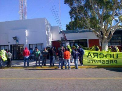 La UOCRA se manifiesta en las puertas de la Municipalidad