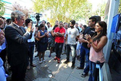 Poggi inaugur� �Tatuajes Icarus� en Villa Mercedes