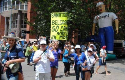 Trabajadores de Sanidad se movilizaron para que el PAMI pague la deuda de �10 millones de pesos! y as� cobrar sus sueldos