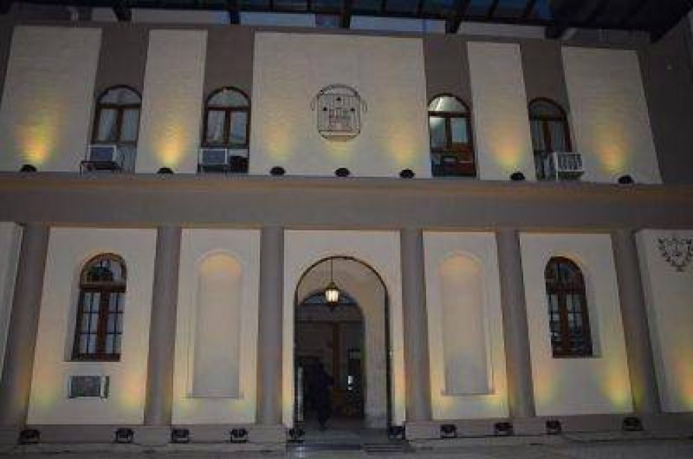 El municipio capitalino se adhiere a la lucha contra el c�ncer infantil con el encendido de luces