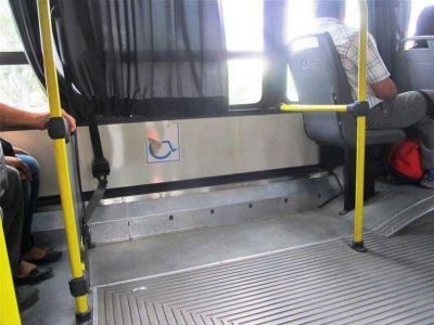 Discapacitados: solo hay un micro adaptado en el sur