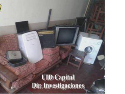 Doce detenidos por saqueos en viviendas de Capital