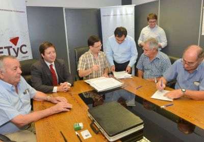Cosecha y Acarreo: El Gobierno financia a 2.500 productores con una inversi�n de $150 millones