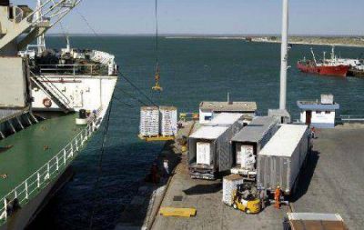 Reclaman una pol�tica efectiva para el transporte por agua