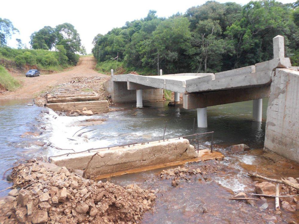 Bochornoso: cay� el nuevo puente que Vialidad construy� en Para�so