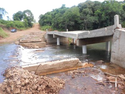 Bochornoso: cay� el nuevo puente que Vialidad construy� en Para�so