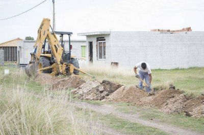 El municipio realiza obras de extensi�n de la red de agua en Villa Mitre