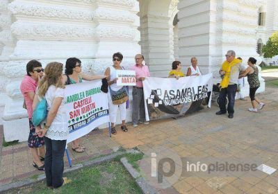 Familiares de v�ctimas de la inundaci�n le exigieron respuestas a Bruera