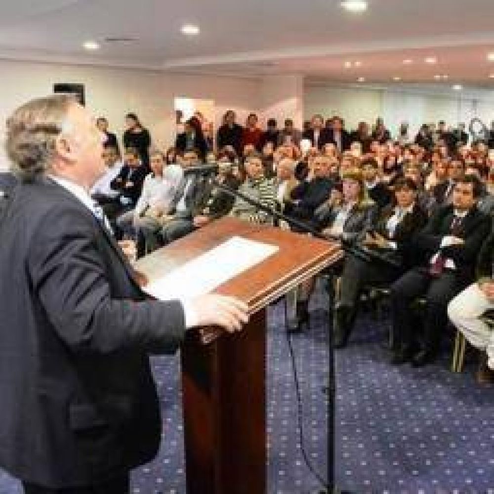 �La Rioja tiene una centralizaci�n de poder que es extrema�