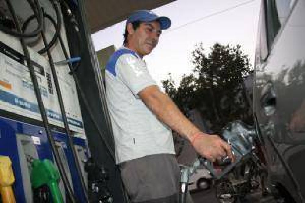 Confirman suba de naftas en San Juan