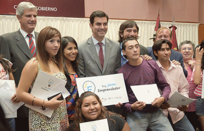 J�venes salte�os reciben microcr�ditos para financiar sus proyectos 