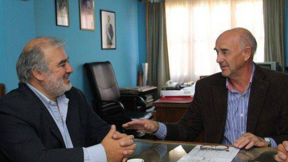 Zarate supervis� obras en Esquel y acord� con Williams la cesi�n de lote para un nuevo edificio escolar
