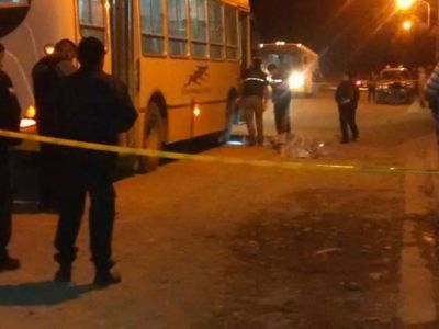 Una mujer muri� al ser atropellada por un colectivo