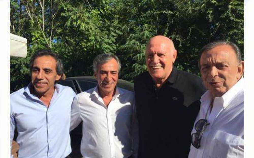 El intendente Humberto Z�ccaro reapareci� en una reuni�n pol�tica en Escobar